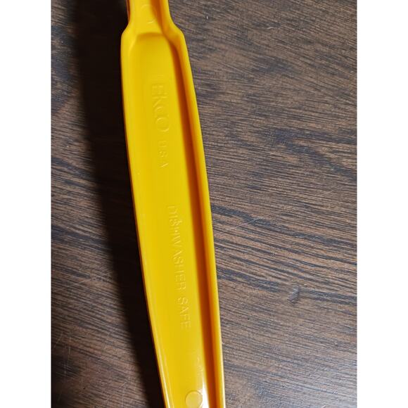 Vintage Yellow Ekco Pasta Server Fork - Picture 3 of 4